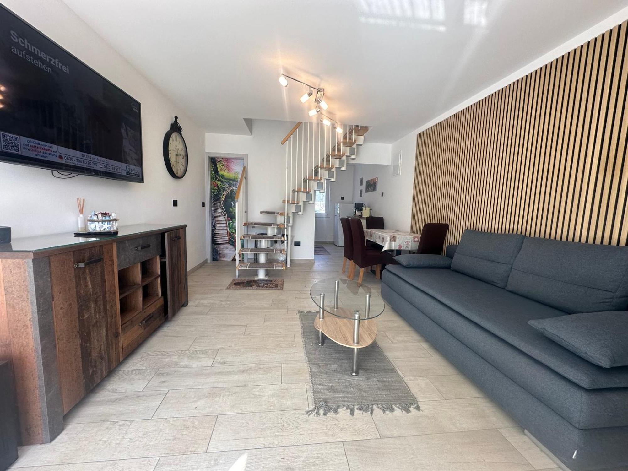 Villa Anthony Ровин Екстериор снимка