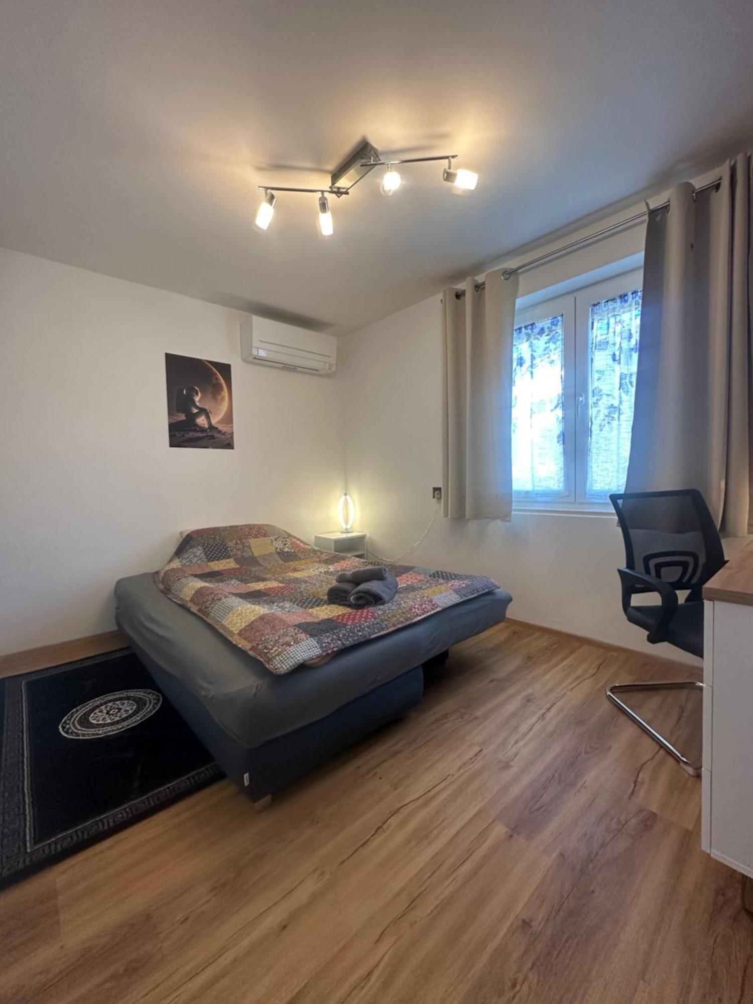 Villa Anthony Ровин Екстериор снимка