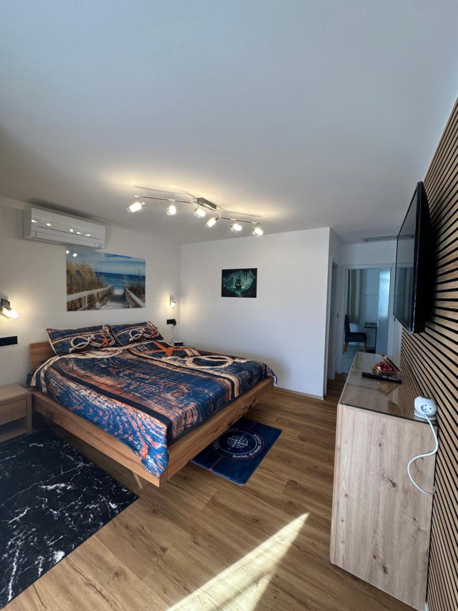 Villa Anthony Ровин Екстериор снимка