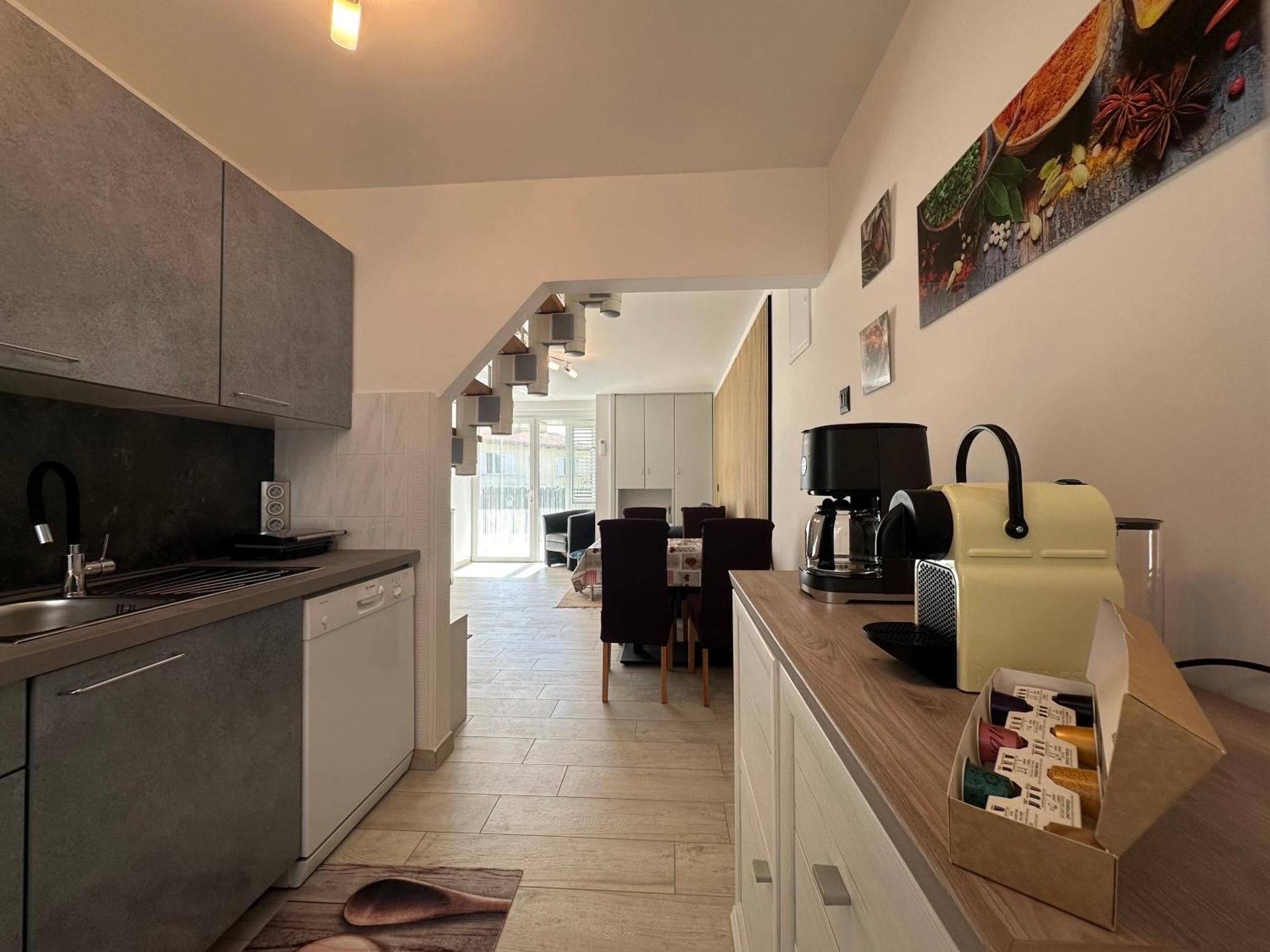 Villa Anthony Ровин Екстериор снимка