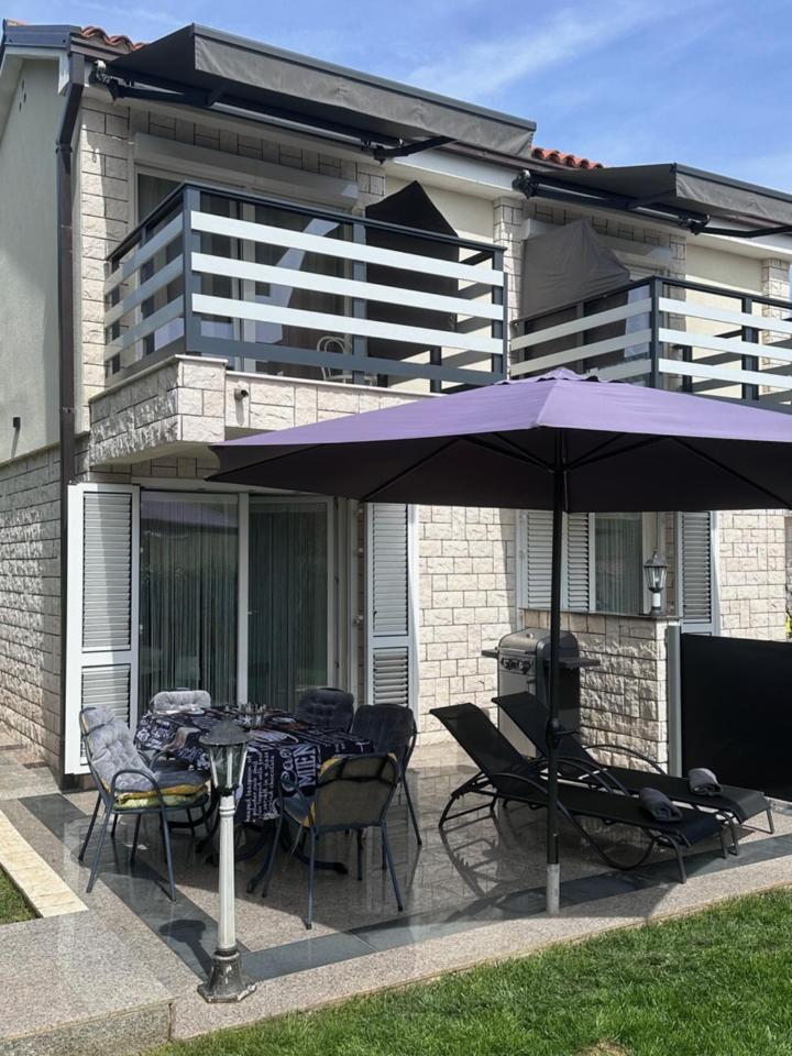 Villa Anthony Ровин Екстериор снимка