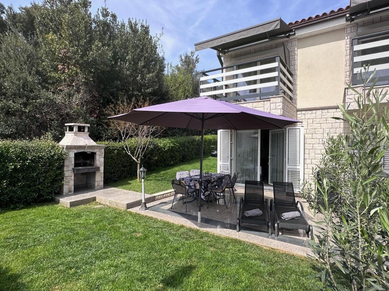 Villa Anthony Ровин Екстериор снимка