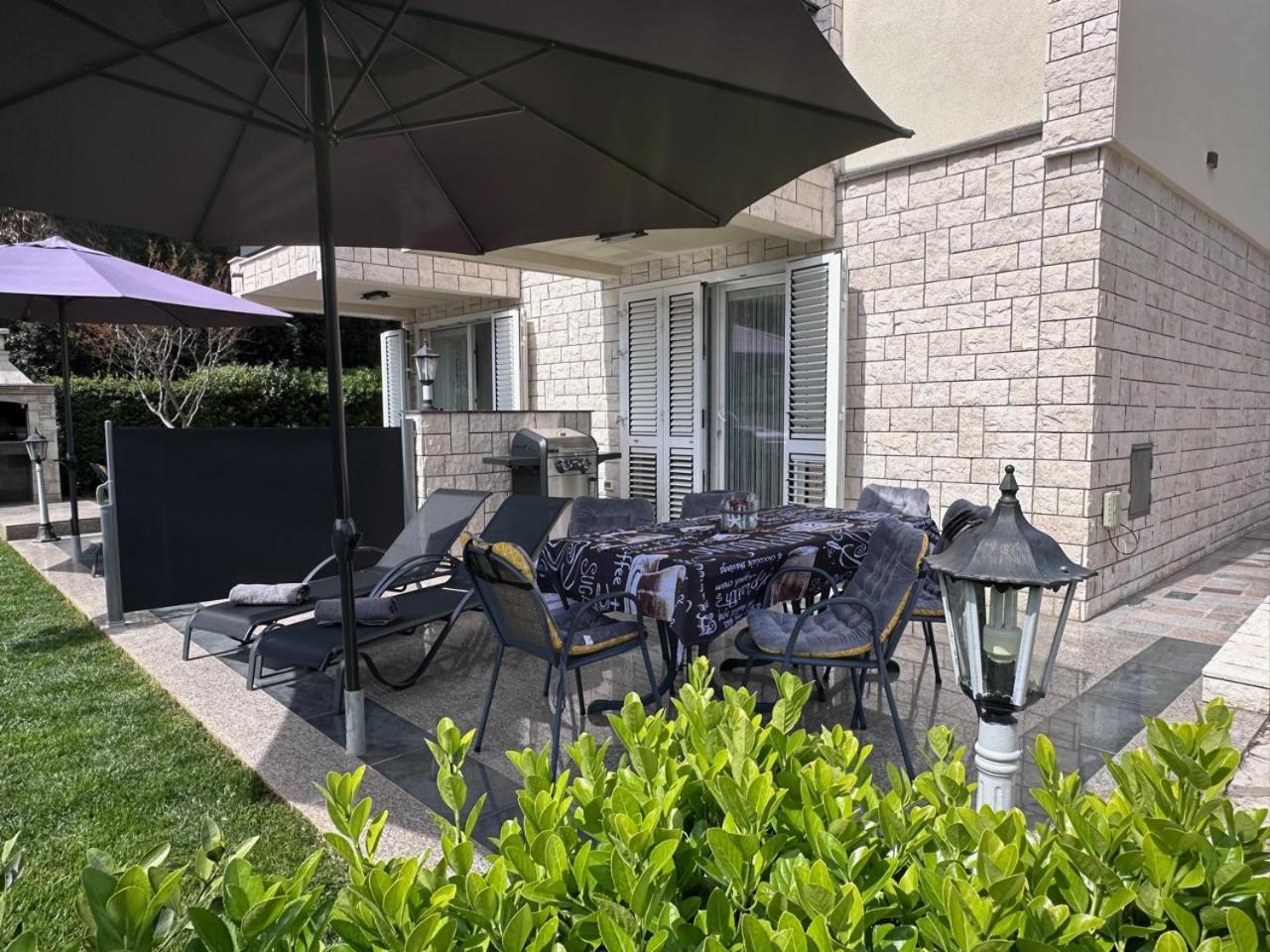 Villa Anthony Ровин Екстериор снимка