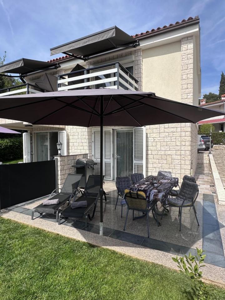 Villa Anthony Ровин Екстериор снимка